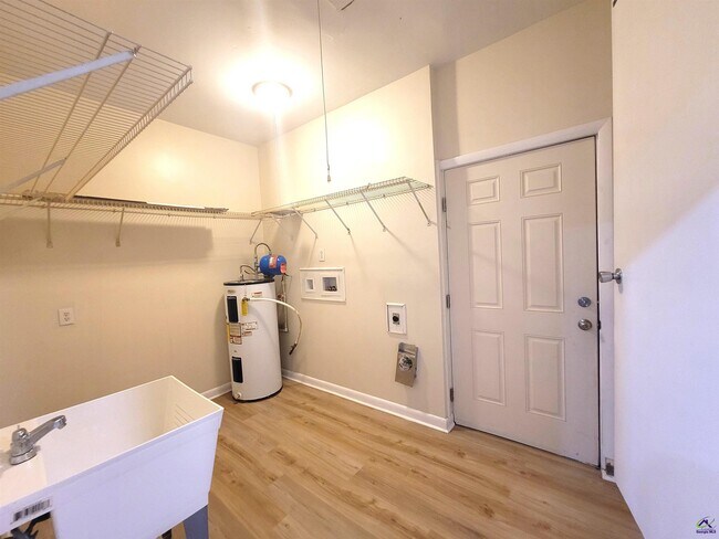 Foto del edificio - 421 Willow Ave