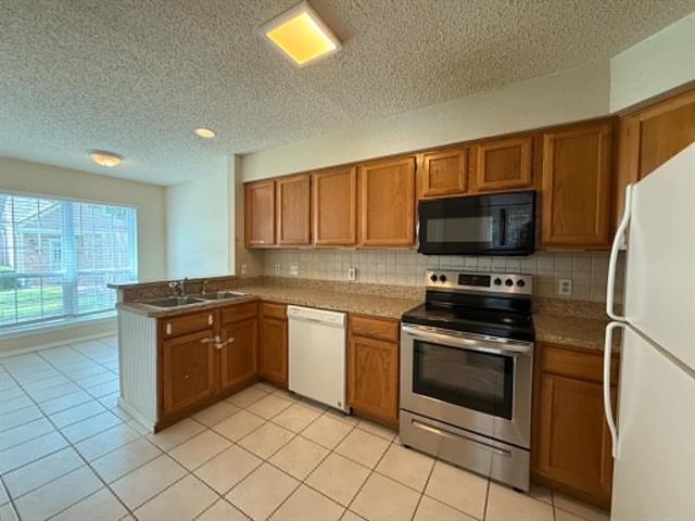 Foto del edificio - 17820 Windflower Way