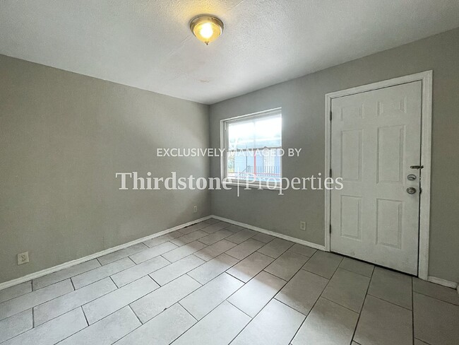 Building Photo - 1437 W 26th St