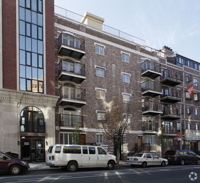 Foto principal - 804 Bedford Ave