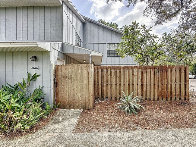 Building Photo - Carmel Oaks Townhome style Condo in Orlando