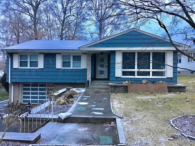 Building Photo - 168 Tuttle Dr
