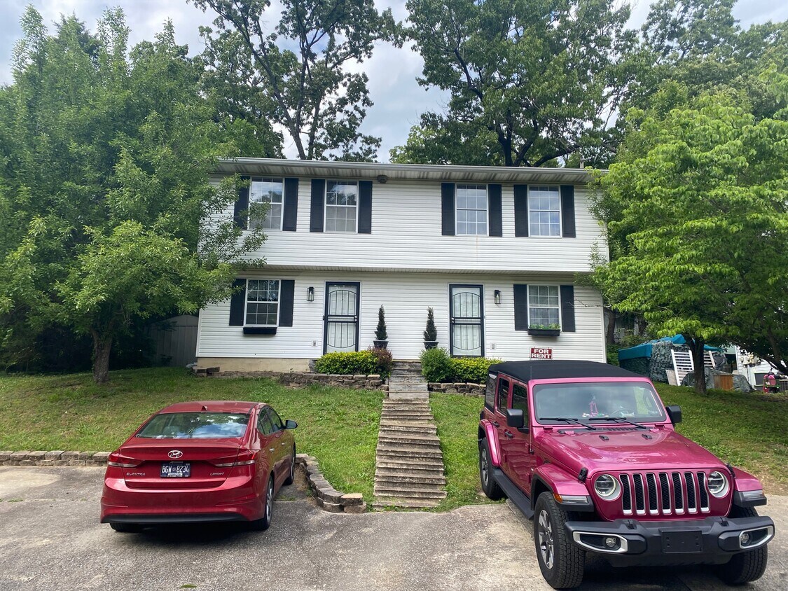 3833 North Ter, Chattanooga, TN 37411 Townhome Rentals in Chattanooga
