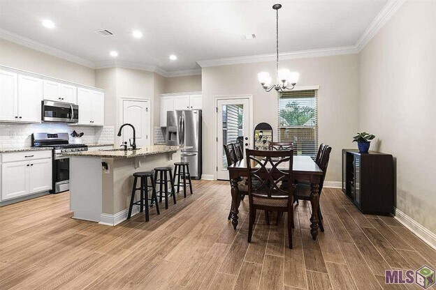 Building Photo - 257 Lake Pride Dr