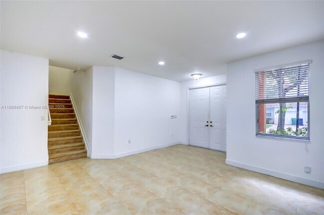 Foto del edificio - 8631 NW 110th Ave