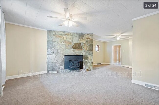 Building Photo - 467 Oneida St