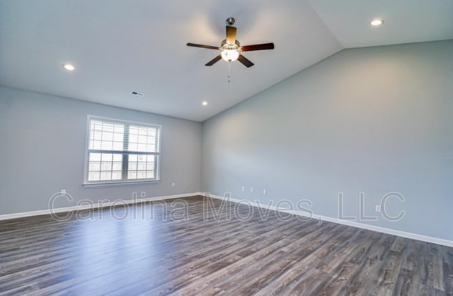 Building Photo - 249 Lockeland Park Dr
