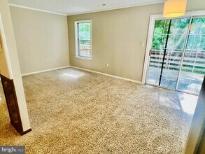 Building Photo - 4704 S Park Ct