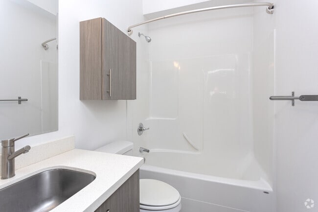 Studio - 284SF - Bathroom - Vistana Apartments