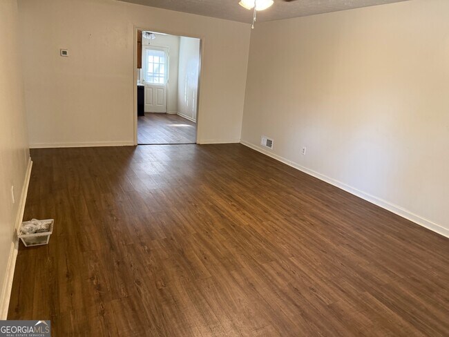 Foto del edificio - 1085 Eastview Rd NE