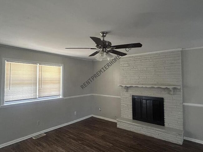 Building Photo - 5611 S Utica Ave