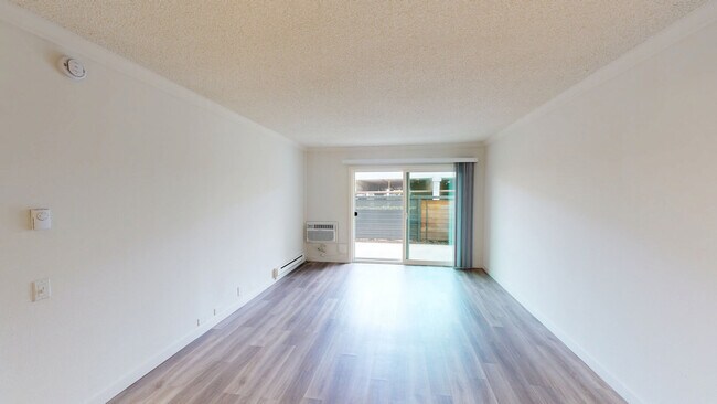 Interior Photo - Eight 80 Newport Beach
