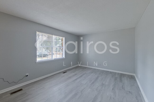 Building Photo - 1945 Croydon Cir