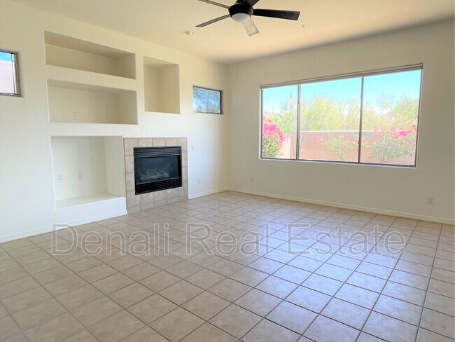 Foto del edificio - 9331 E Mark Ln