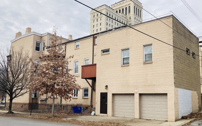 Building Photo - 1000 Cedar Ave