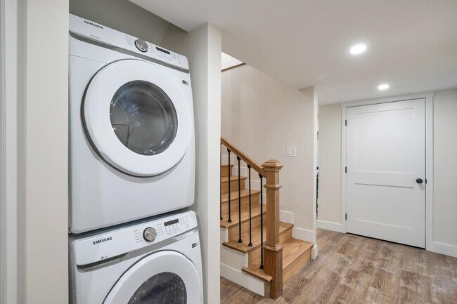Building Photo - Modern Room – Private, Efficient, and Styl...