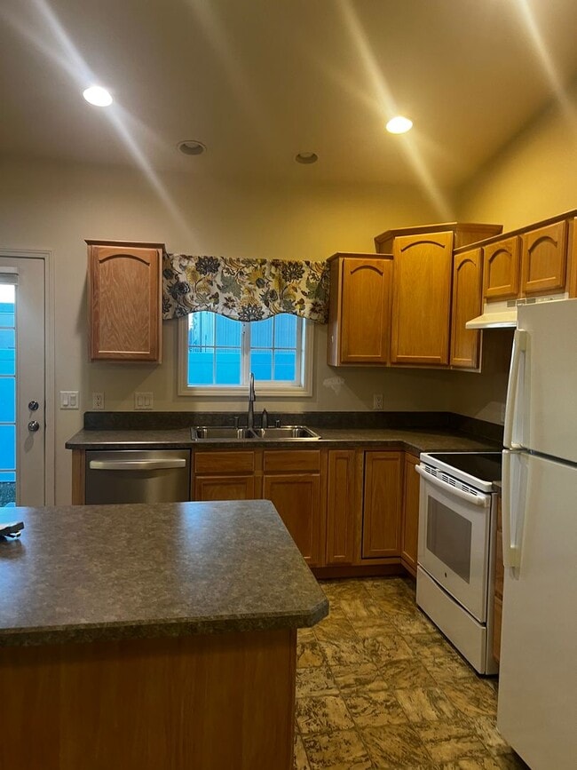 Building Photo - 3142 New Hope Dr