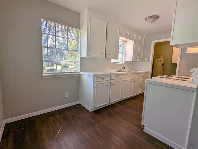 Building Photo - 14095 Bimbo Ln