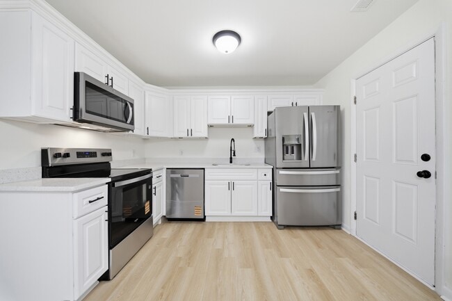 Building Photo - 3021 Menands Dr