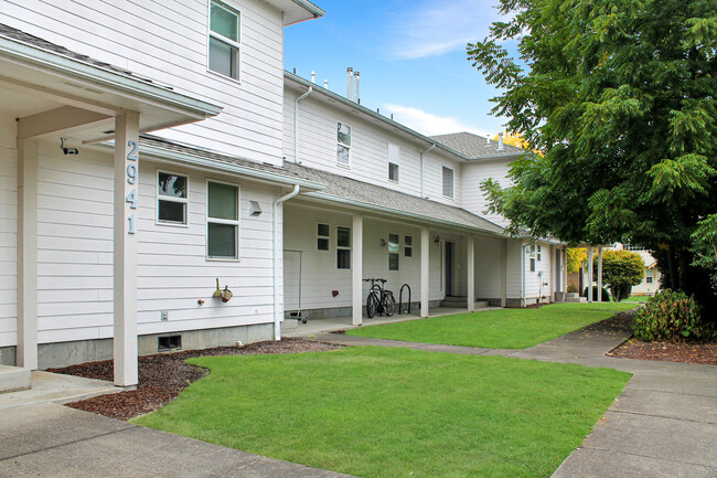 Townhomes Front - 2941 NW Tyler Ave