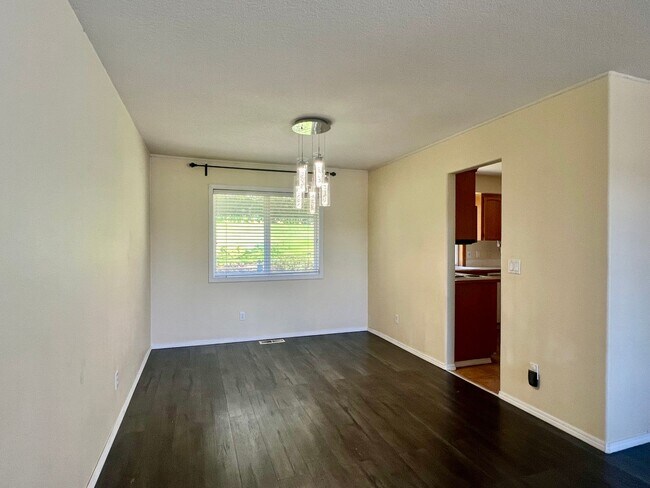 Foto del edificio - FANTASTIC POWELL BUTTE HOME!! GREAT LAYOUT...