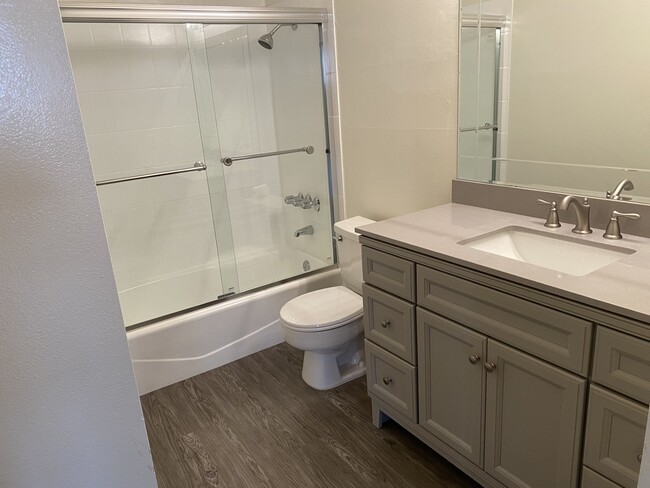 1 bed 1 Bath - 350 N Oakhurst Dr