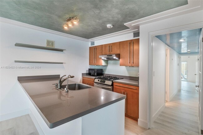 Building Photo - 405 N Hibiscus Dr