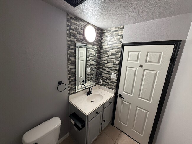 Foto del edificio - 16135 Green Plume Ln