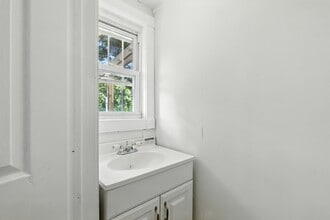 Building Photo - 877 W Lombard St