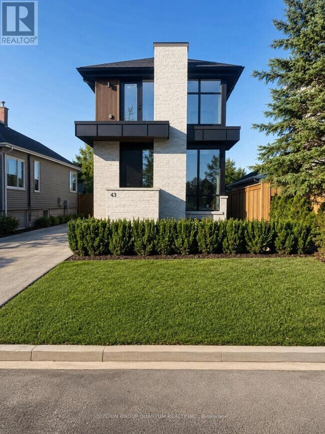 Building Photo - 43 Elmwood Ave N