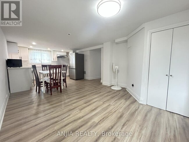 Building Photo - 68 Singleton Rd