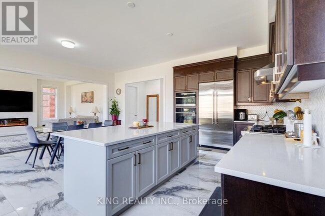 Building Photo - 2 Emerald Grove