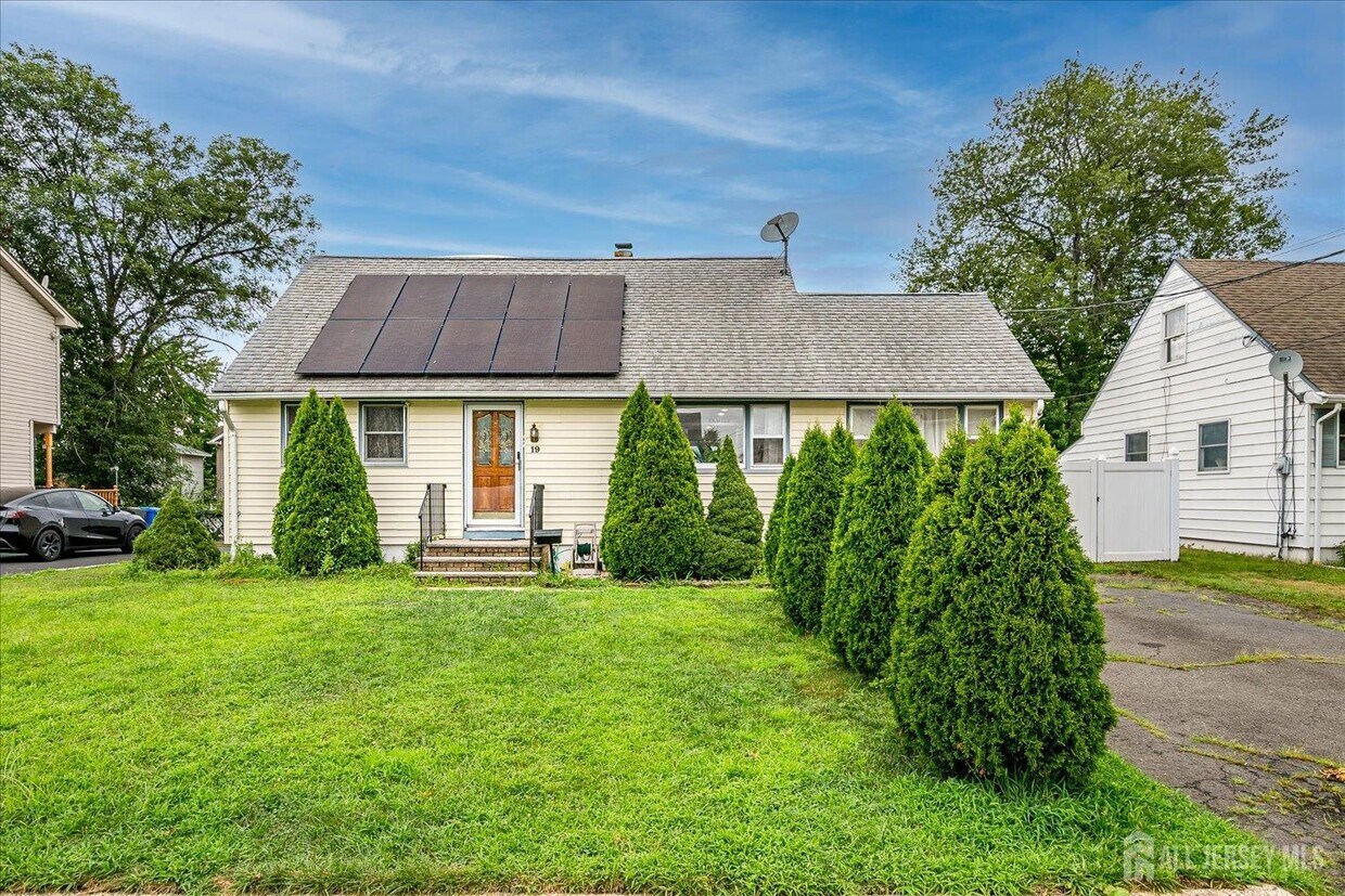 Primary Photo - 19 W Edward St