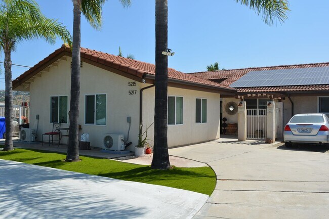 Foto del edificio - 5215-5217 Catoctin Drive