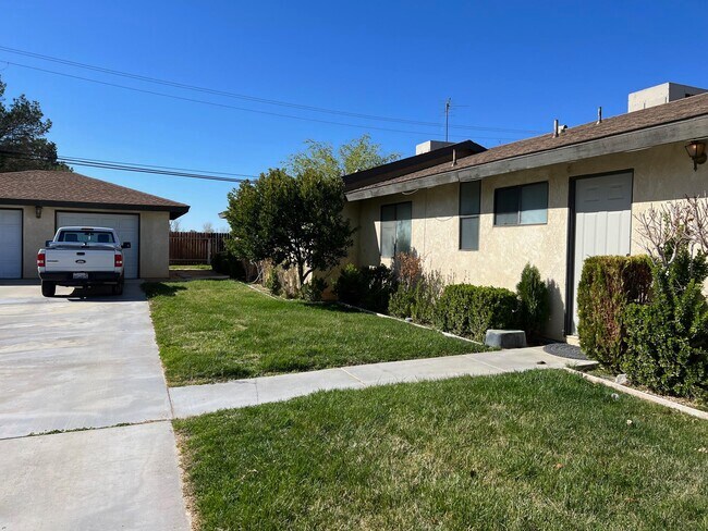 Building Photo - 9848 Sally Ave