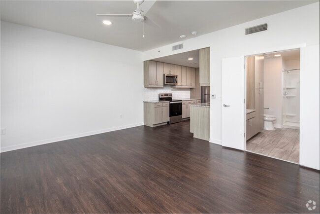 Interior Photo - Lakeview Green