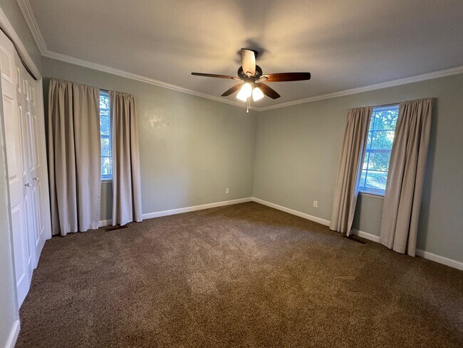 Building Photo - 1100 Victory Garden Dr