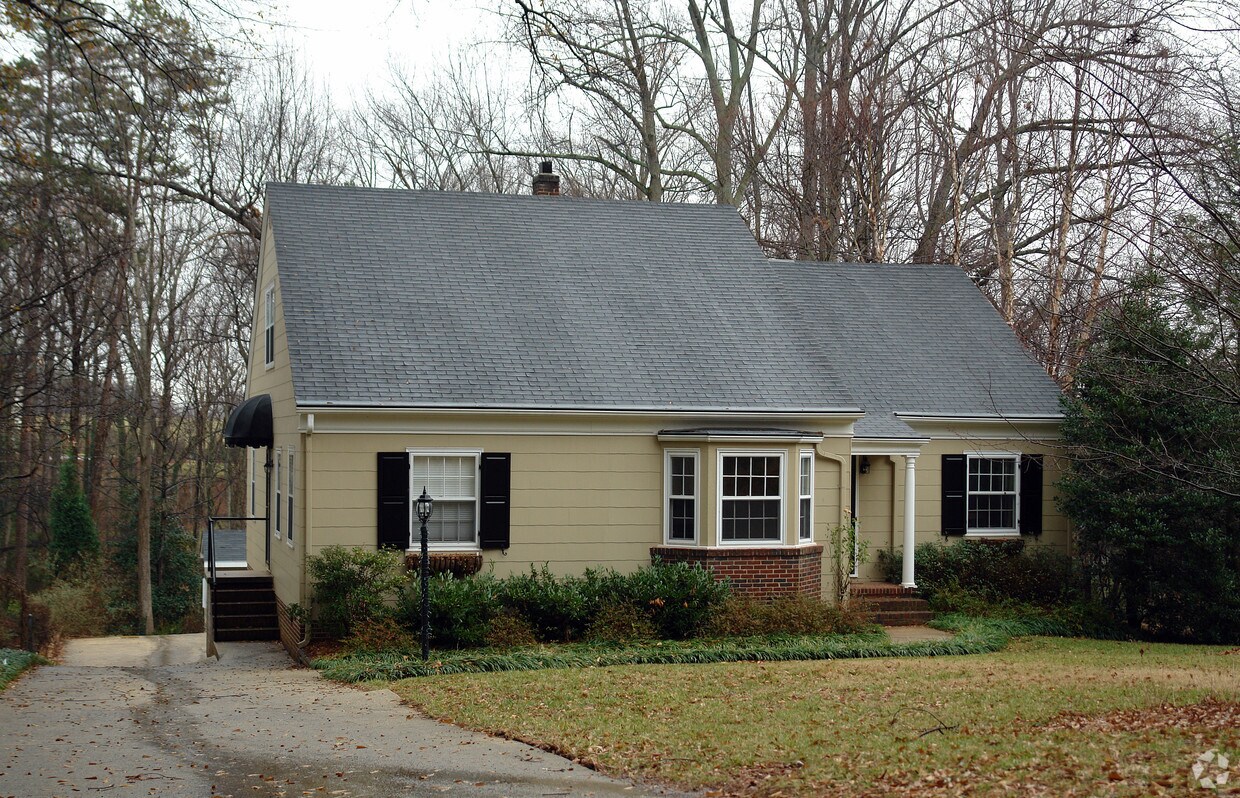 Building Photo - 1053 Van Hoy Ave