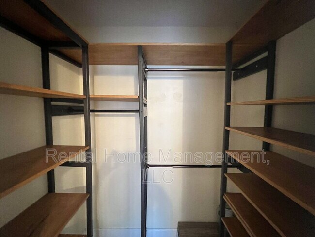 Foto del edificio - 139 Oyster Bay Cir