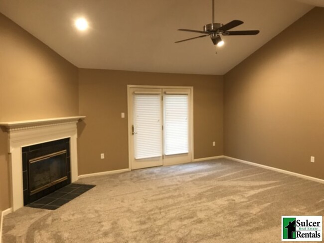 Building Photo - 1,455 Sq Ft House in Valley View School Di...