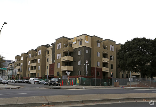 Building Photo - Cathedral Gardens