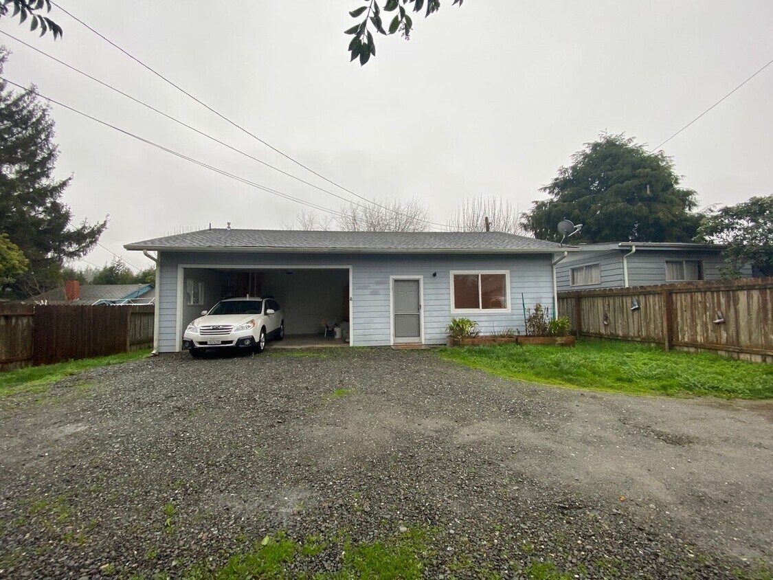 Primary Photo - Sweet 2/1 McKinleyville house with garage and laundry