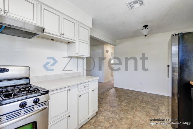 Foto del edificio - 5230 McCoy Ave