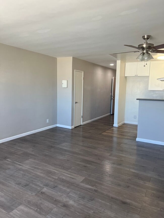 Building Photo - Remodeled, Spacious and Bright 1 Bedroom