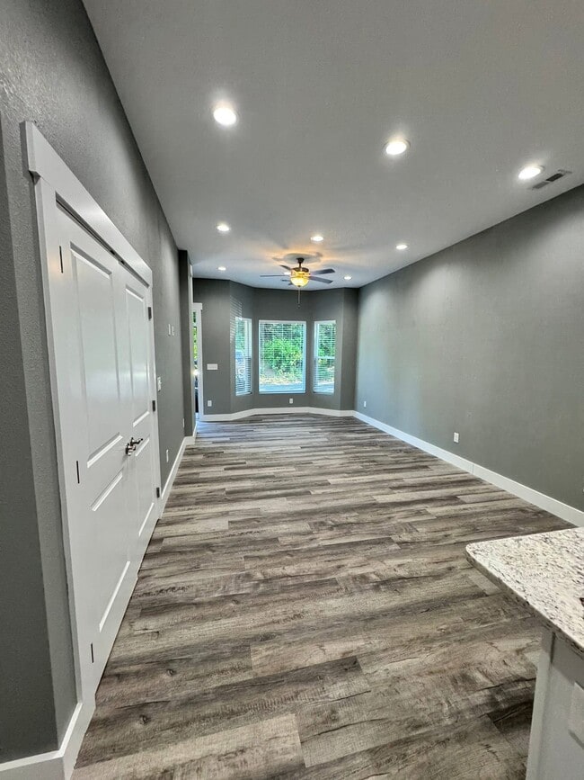 Building Photo - 1008 Giles Way