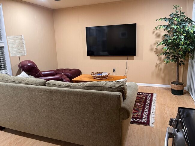 Foto del edificio - 13115 Tamarack Rd
