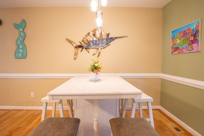 Building Photo - HOT TUB ANYONE?  THIS OFF-SEASON RENTAL IS AVAILABLE FOR A LIMITED TIME