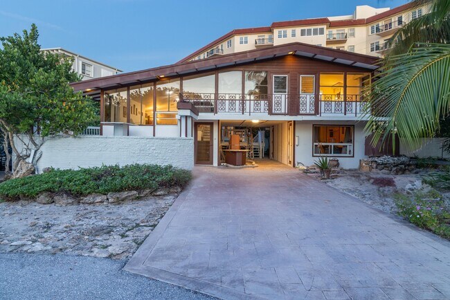 Foto del edificio - 3490 S Ocean Blvd