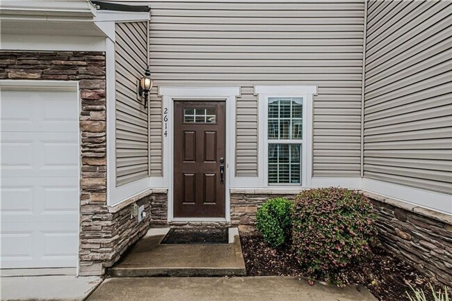 Foto del edificio - Charming 2BR Townhome in Charlotte