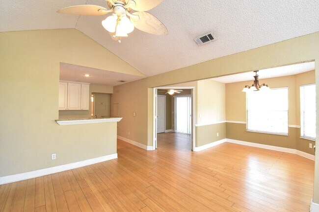 Foto del edificio - 3 br, 2 bath House - 686 Roaring Drive #342